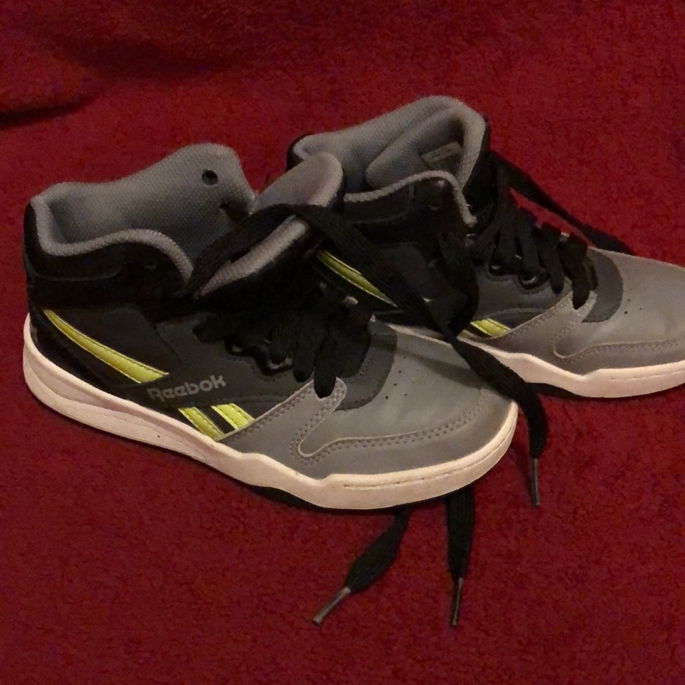 Reebok Boys Size 1, gray high top
